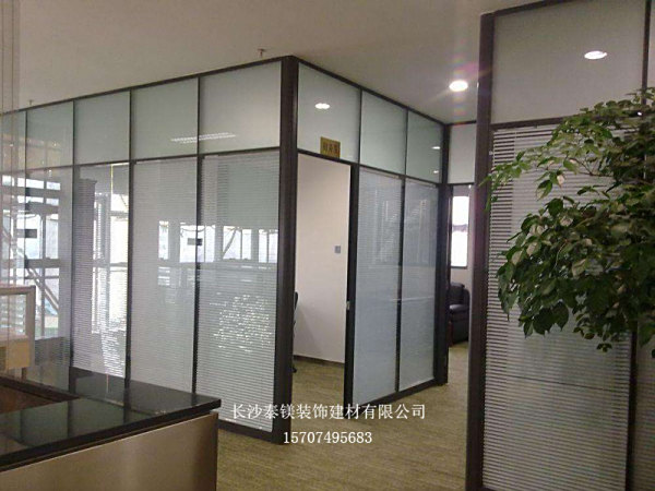玻璃隔断装修需要因地制宜满足不同需求